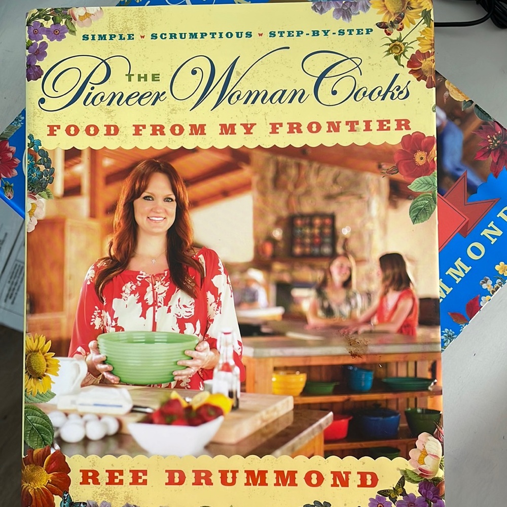 The Pioneer Woman Cooks Book 🖤